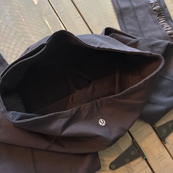 Lululemon leggings ((8) - Picture 5 of 7